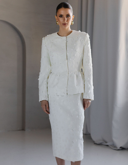 Жакет из твида с баской молочный с цветами