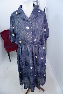 Платье в крупный цветок, визуально 50 размер