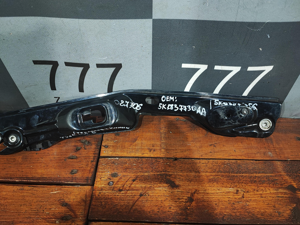 Направляющая стеклоподъемника Volkswagen Golf 6  Б/У Оригинал 5k1837730aa