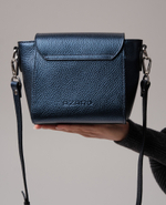 Сумка кожаная через плечо синий металлик