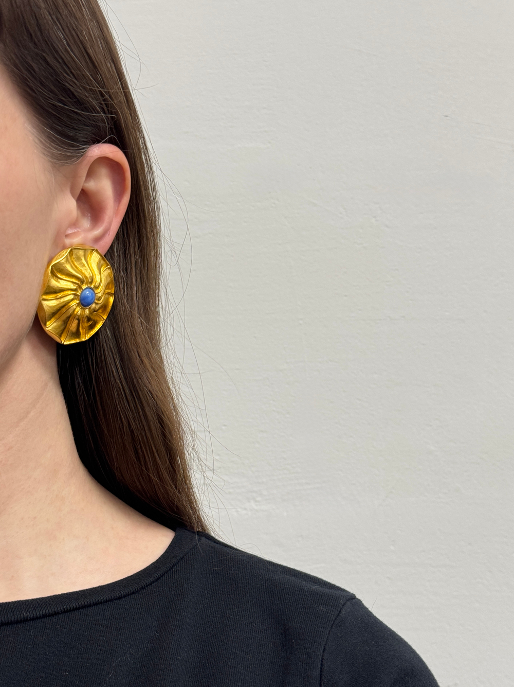 Крупные клипсы с синими кабошонами Karl Lagerfeld