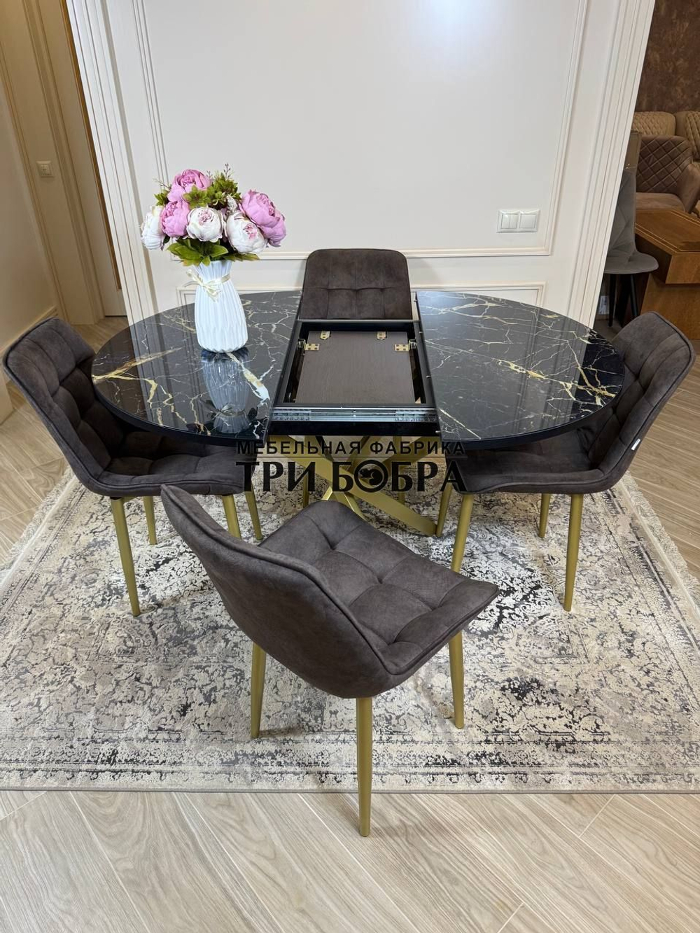 Круглый раздвижной стол "Черный мрамор", и стулья "Бостон" коричневый