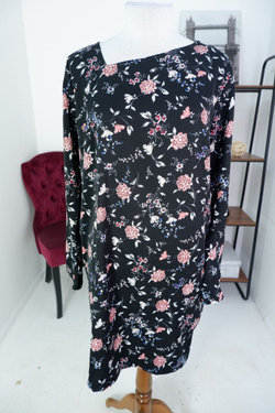 Платье цветочное с ассиметричным воротом 54 размер