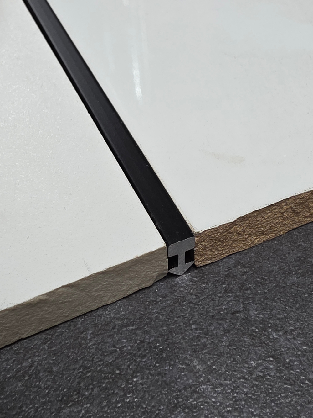 Фриз-вставка 5мм "DO-1" 2.7м Черный мат. анод. алюм.