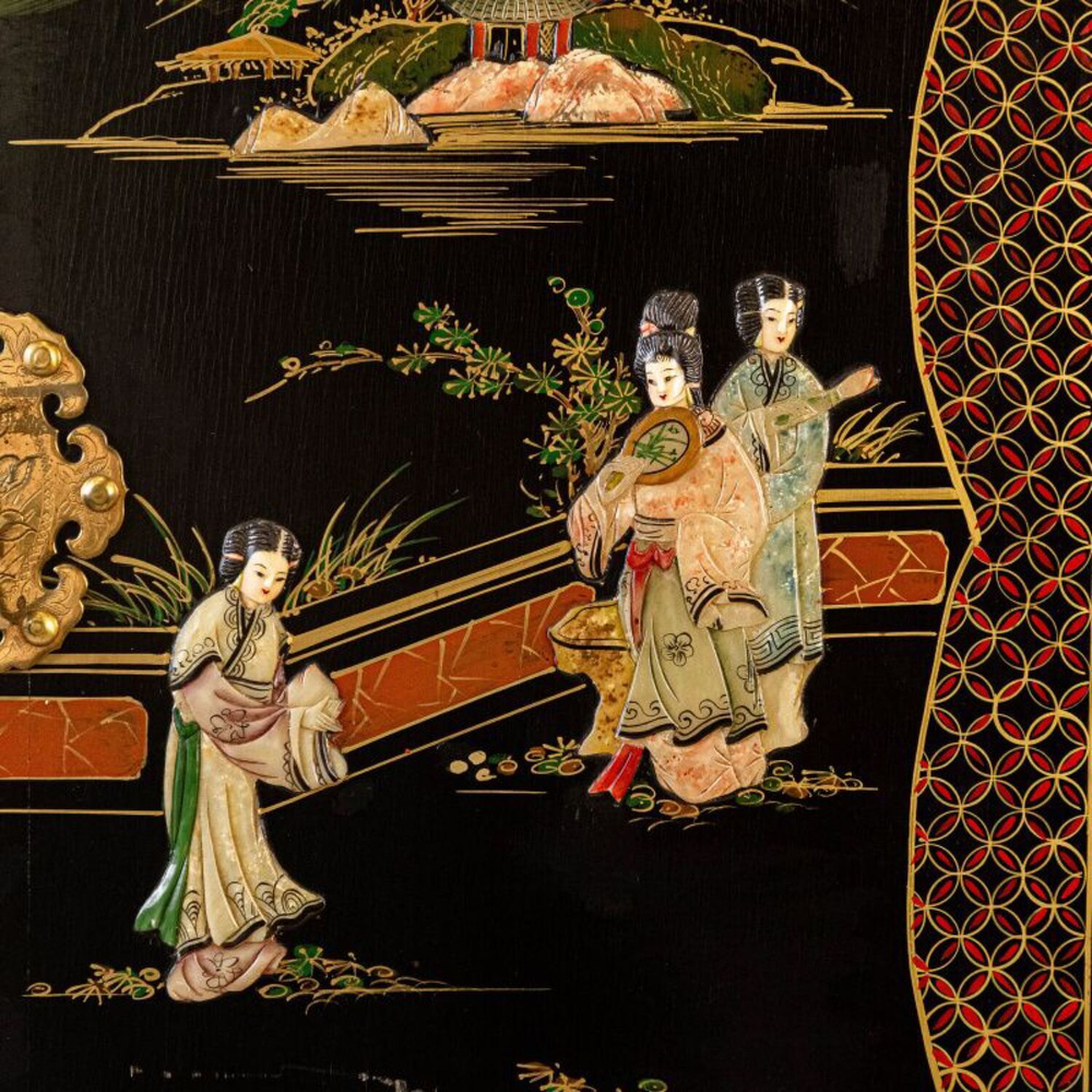 Комод в стиле шинуазри