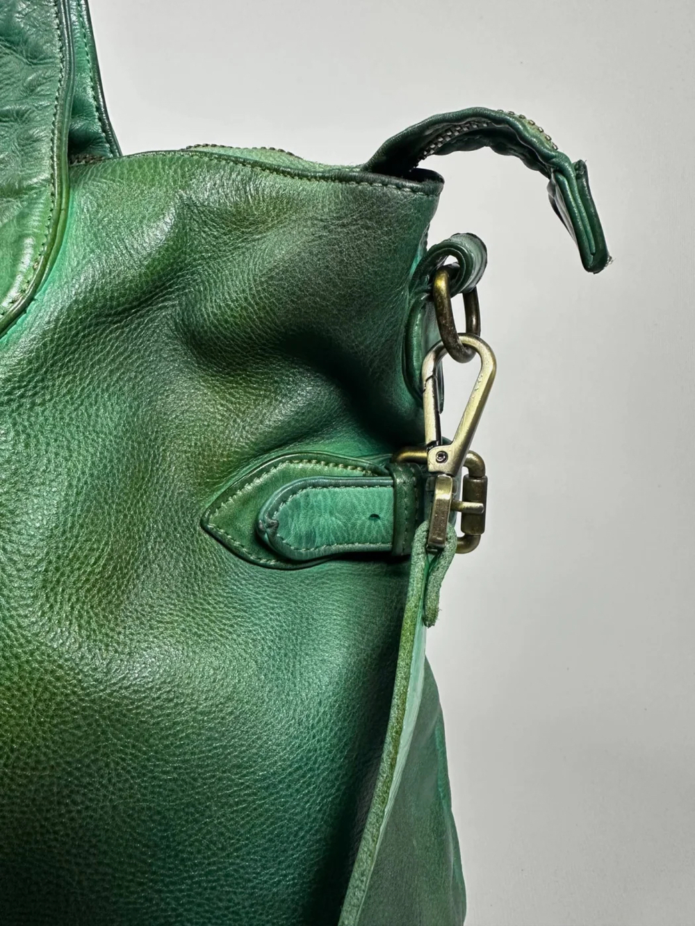 Женская премиальная изумрудно-зеленая сумка из натуральной кожи "Венеция"