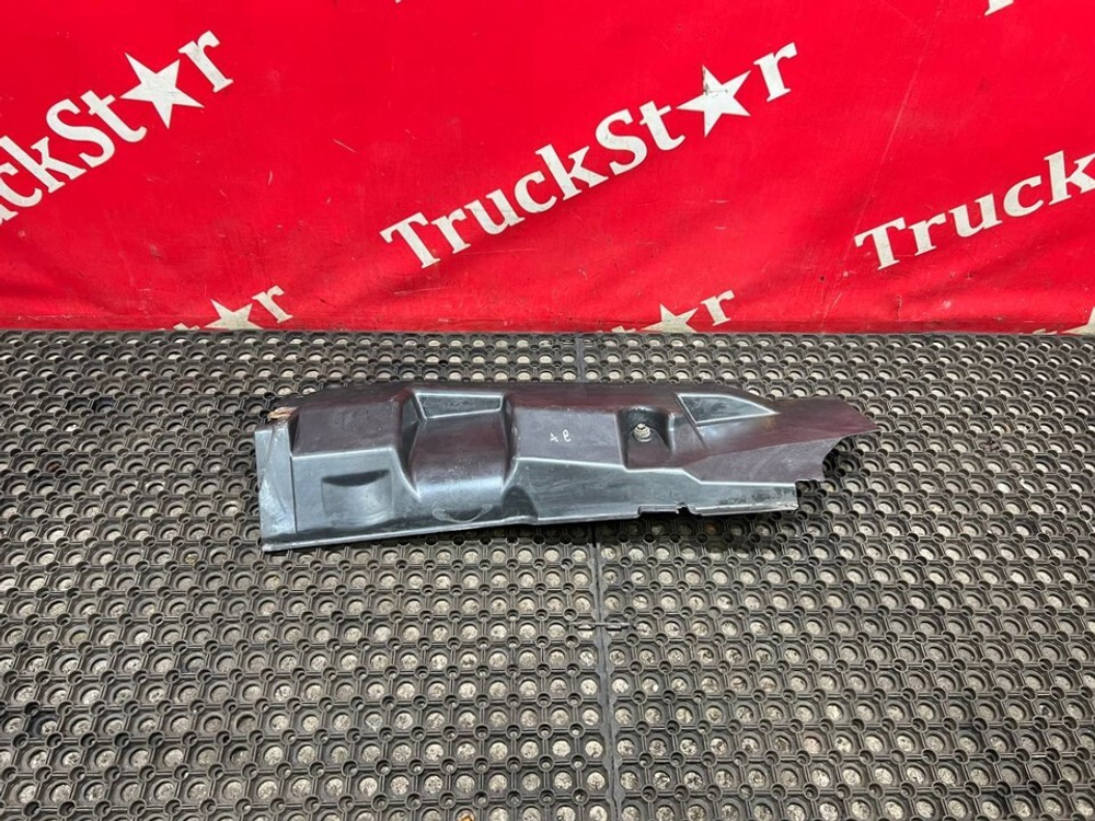 Шумоизоляция двигателя правая