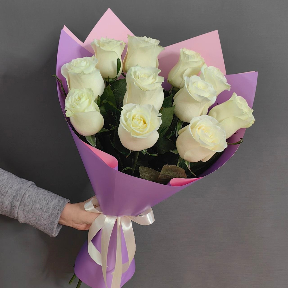 Букет из 11 белых роз сорта "Мондиаль" (Эквадор 60 см)