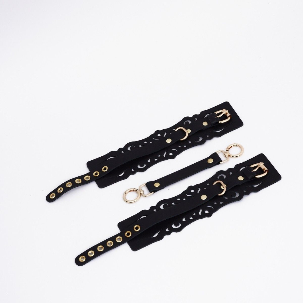 Черный кожаные оковы с узорами и золотистой фурнитурой (Цвет: черный с золотистым)