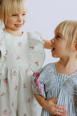 ZARA ДЛИННЫЙ КОМБИНЕЗОН В ПОЛОСКУ С ВЫШИВКОЙ, СЕРЫЙ