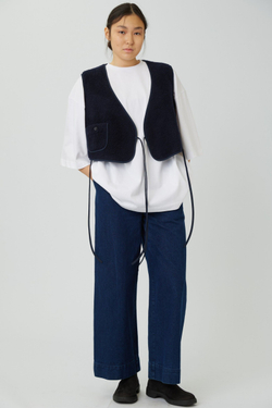 Жилет на двух завязках из синего меха