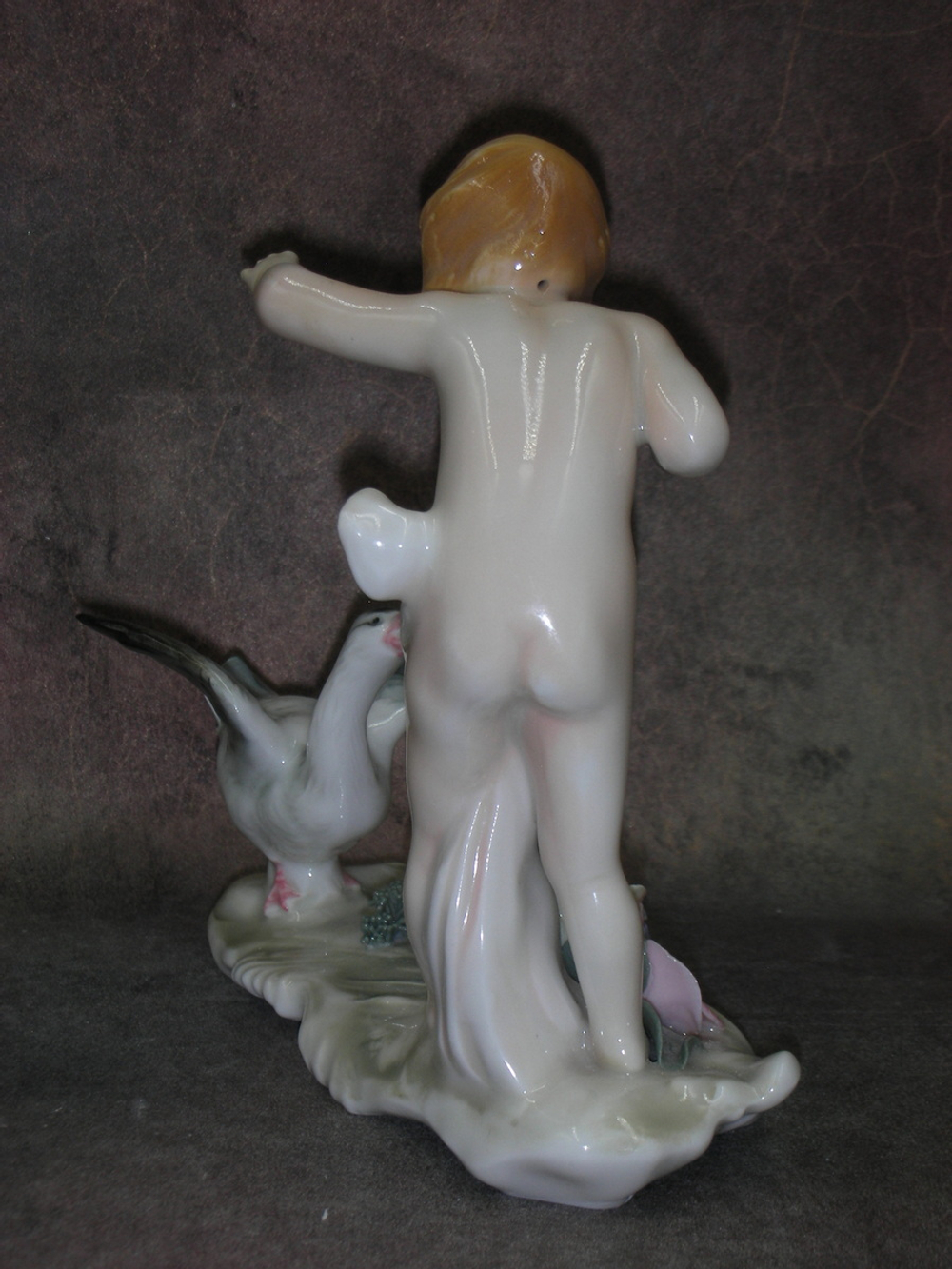 Статуэтка. Фарфор. Девочка и гусь. Karl ENS. Германия