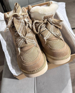 UGG