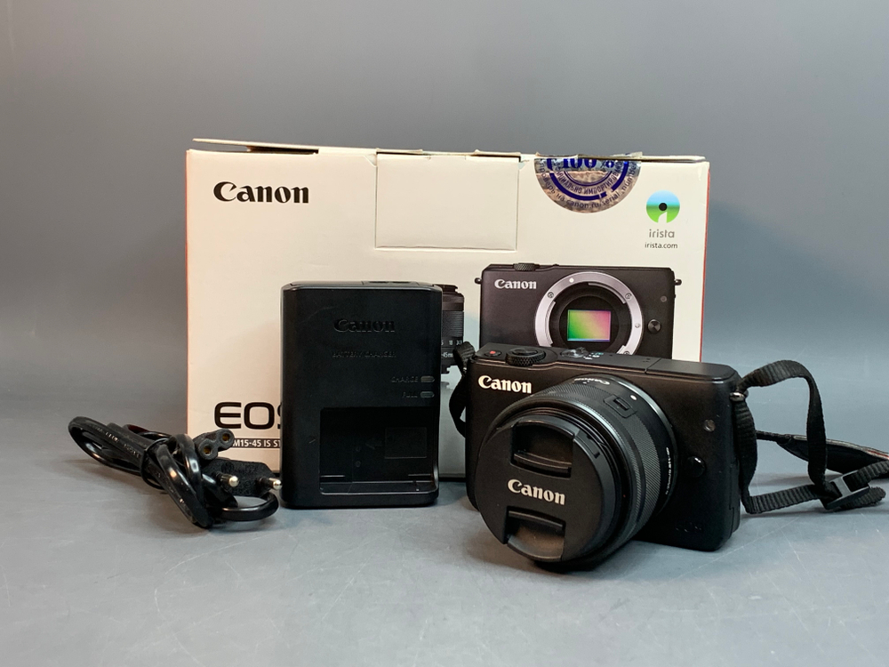 Canon EOS M10 Kit 15-45mm IS STM, царапка на линзе объектива