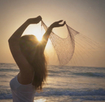 Трендовая косынка спицами из пряжи с пайетками - видео мастер-класс