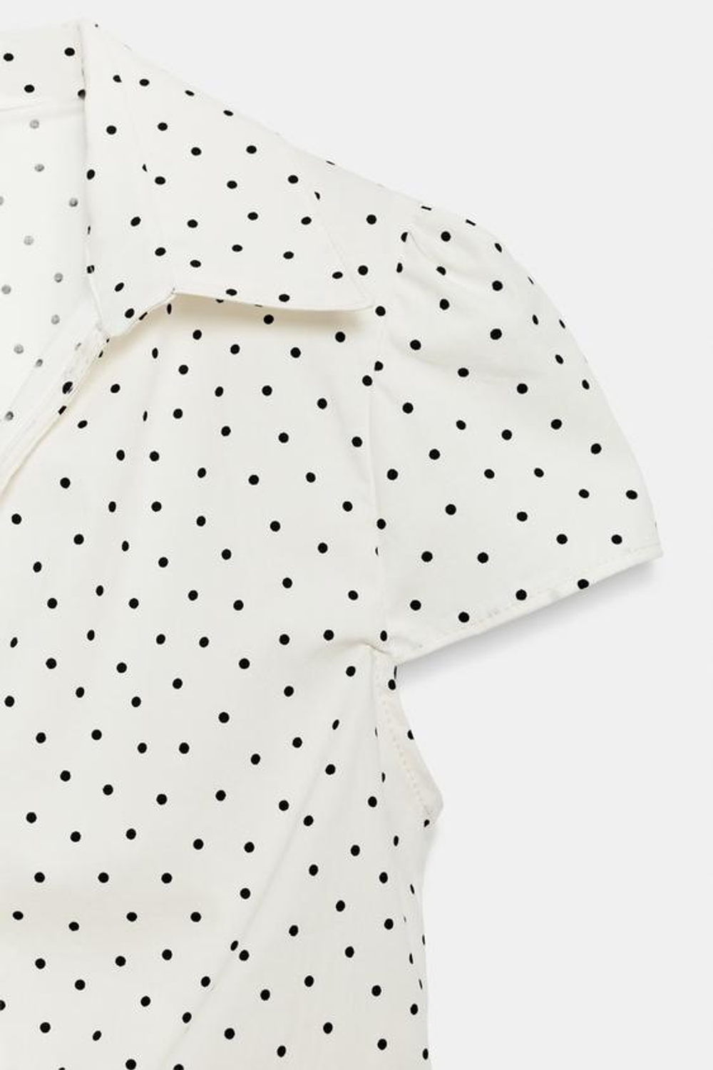 ZARA ПРИТАЛЕННАЯ РУБАШКА СО СБОРКАМИ, ЭКРЮ/ЧЕРНЫЙ