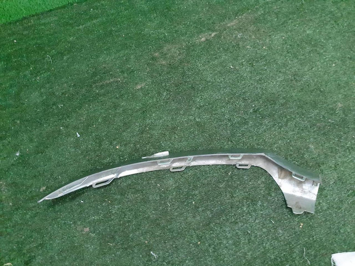 Молдинг переднего бампера правый Mercedes C w205 (2014-2018) AMG