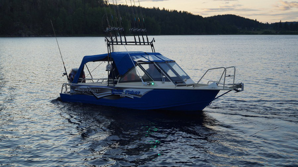 Лодка BERKUT L-Fisher