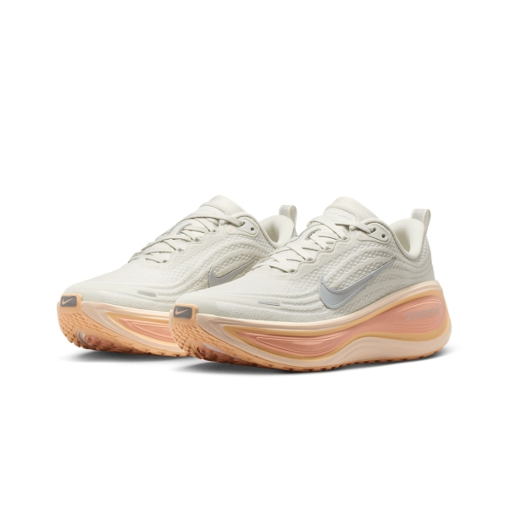 Женские Кроссовки для бега Nike VOMERO PLUS - LIGHT BONE/METALLIC SILVER/ARCTIC ORANGE