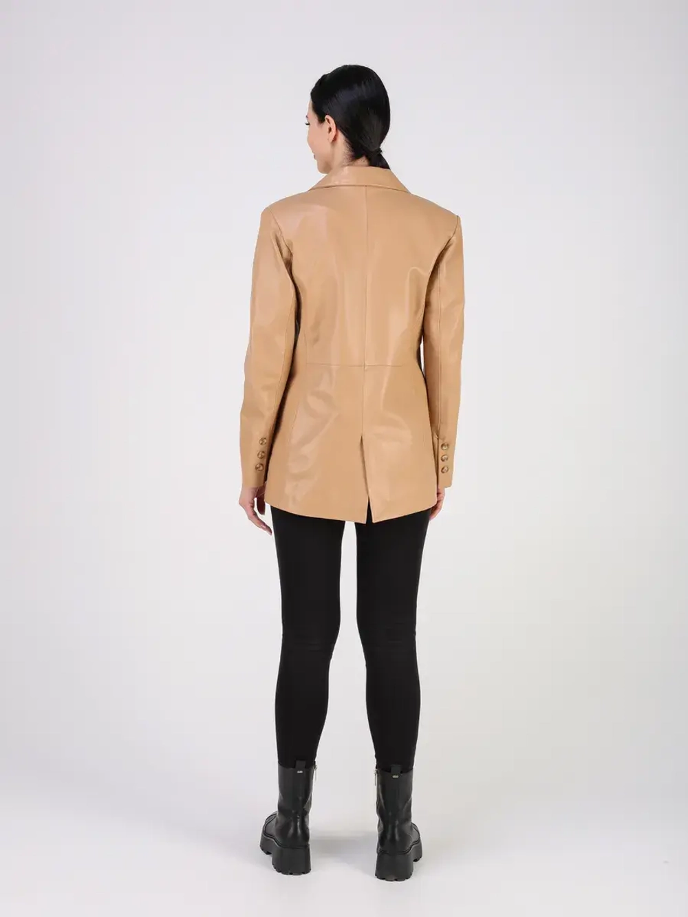 Кожаная куртка демисезонная блейзер