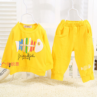 Комплект из толстовки с аппликацией скелета рыбы и брюк