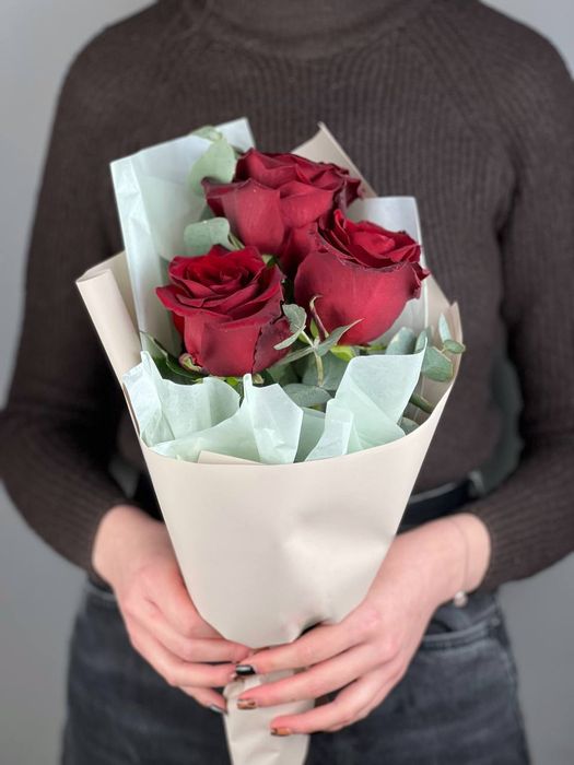 Букет-комплимент из премиальной розы Эксплоер и эвкалипта (40 см)