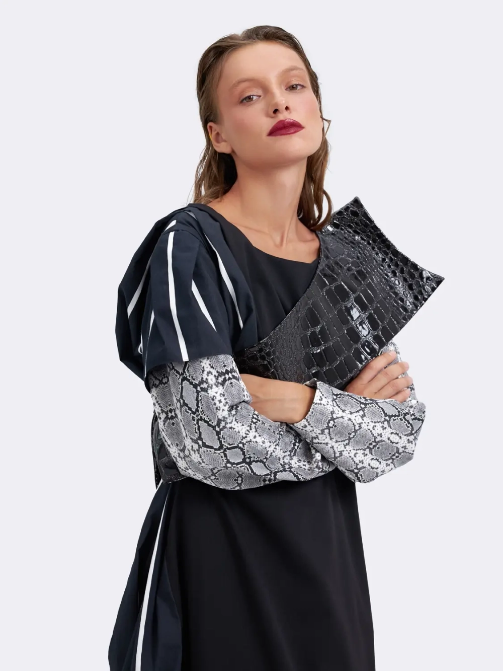 Вечернее платье с декоративной деталью OLA OLA