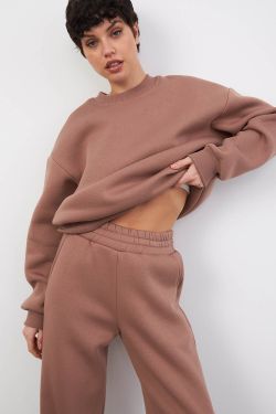 Утепленный свитшот цвета молочный шоколад