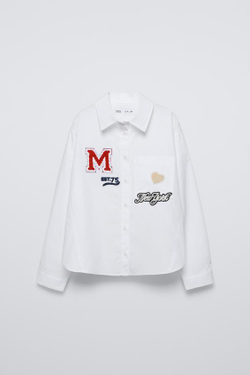 ZARA РУБАШКА ИЗ ПОПЛИНА С НАШИВКАМИ В СТИЛЕ ПРЕППИ, БЕЛЫЙ