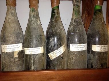 Вино красное сухое "Денисовский" год урожая 1995