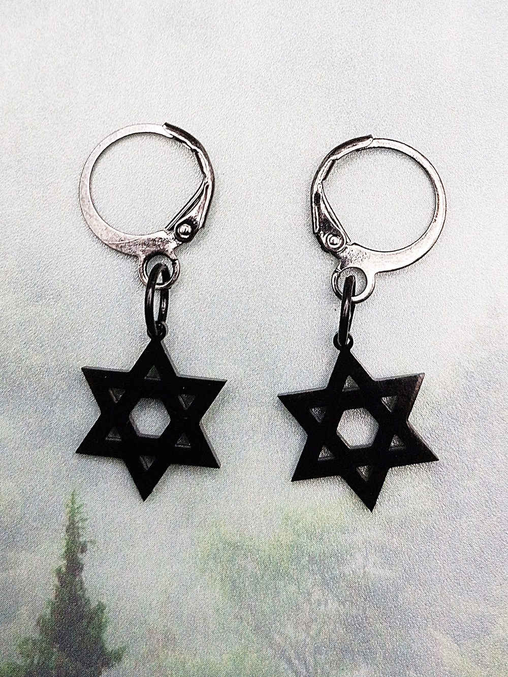 Серьги кольца с подвеской "Звезда Давида" Цена за пару.
