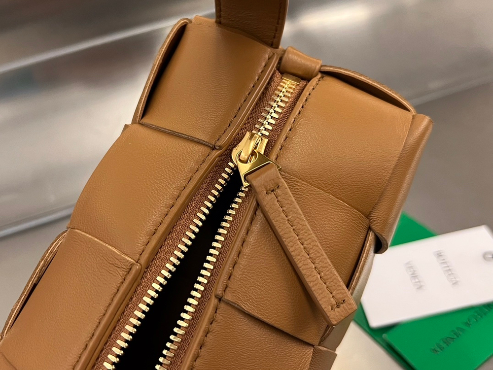 Bottega Veneta Small Brick Cassette 23 cm