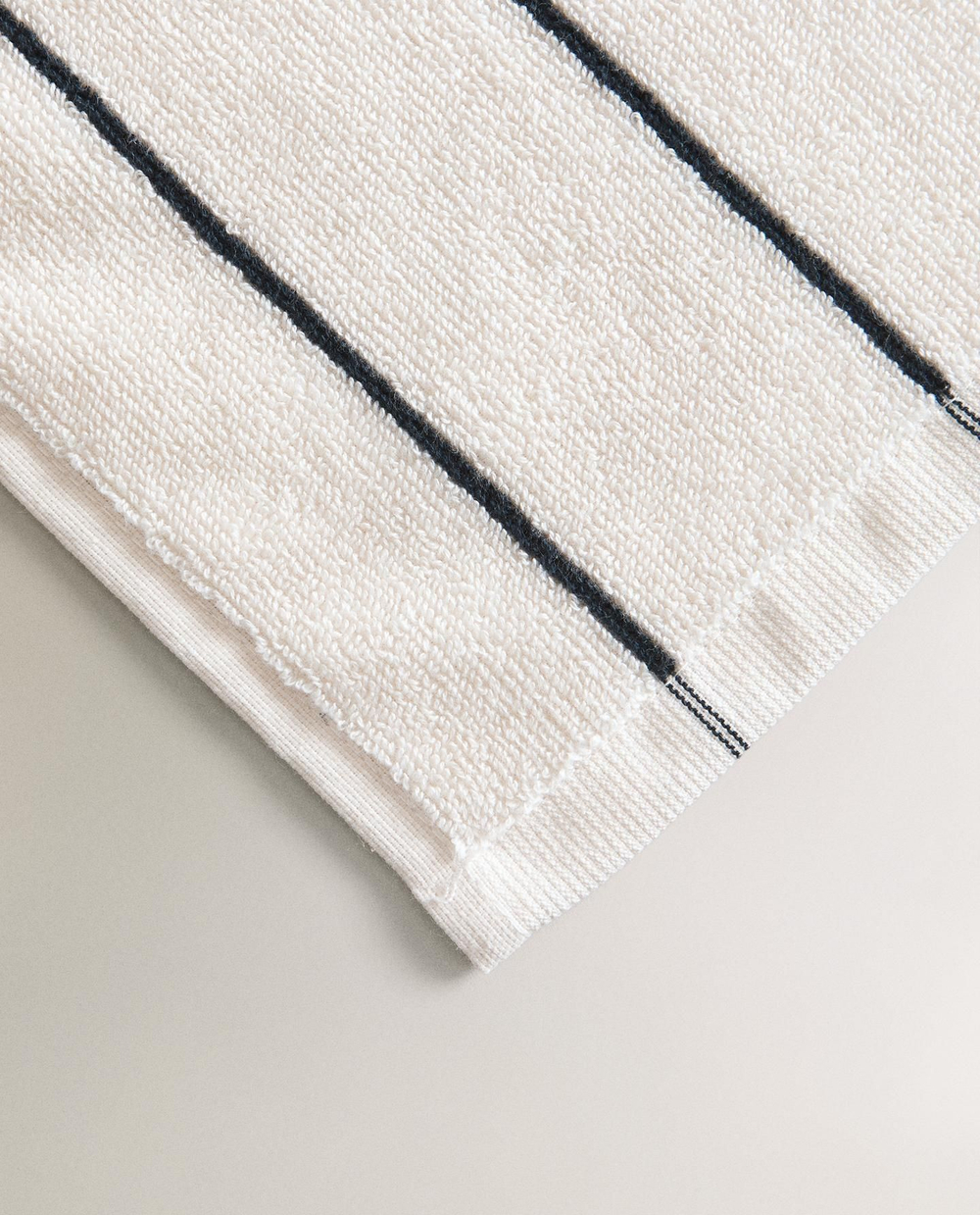 Zara Home - Регулярное полосатое банное полотенце, бежевый, 90х150 см