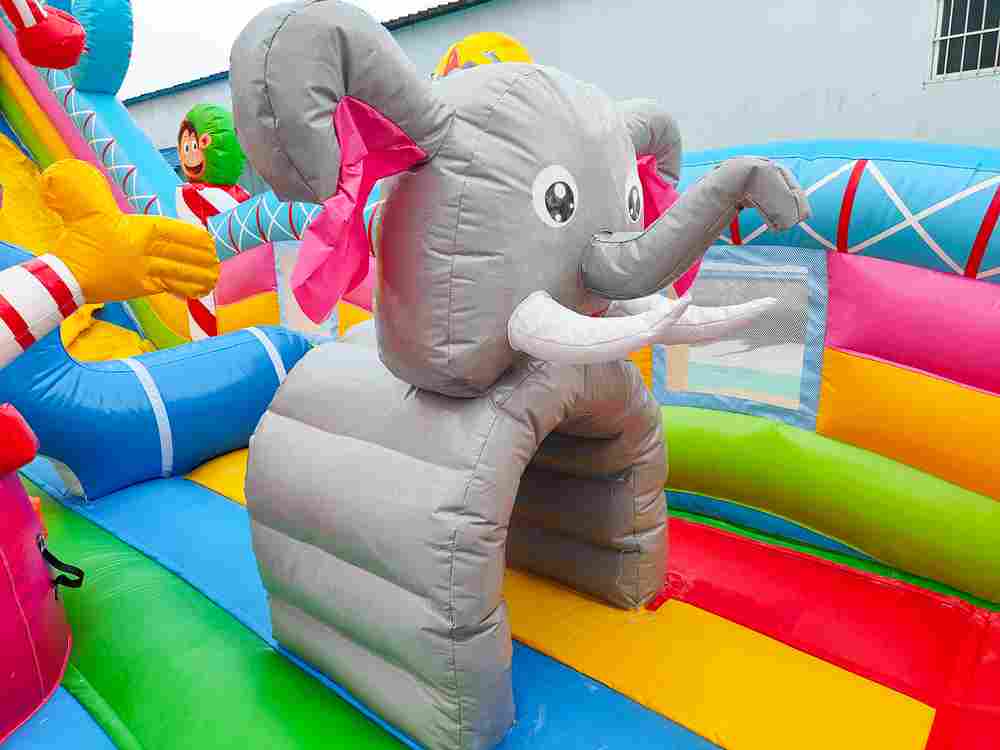 Коммерческий надувной батут «Парк развлечений 4» 12*6*7 м