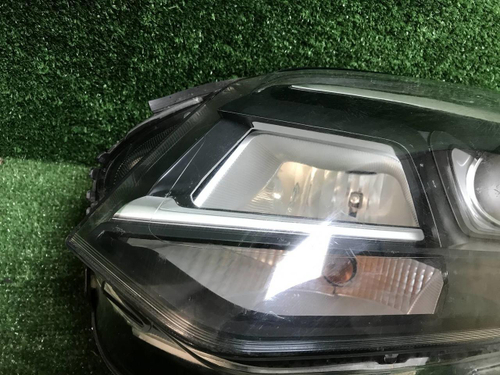 Битая Фара левая Opel Zafira Life (19-нв) ксенон