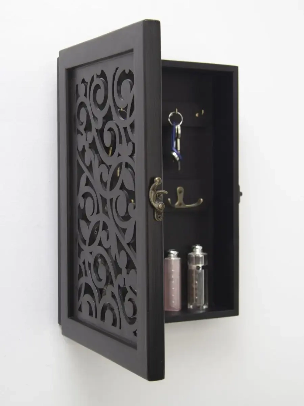 Ключница настенная в прихожую закрытая