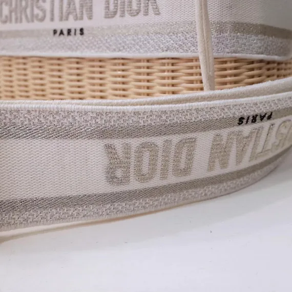 Сумка Dior Lady Dior, модель среднего формата бежевый