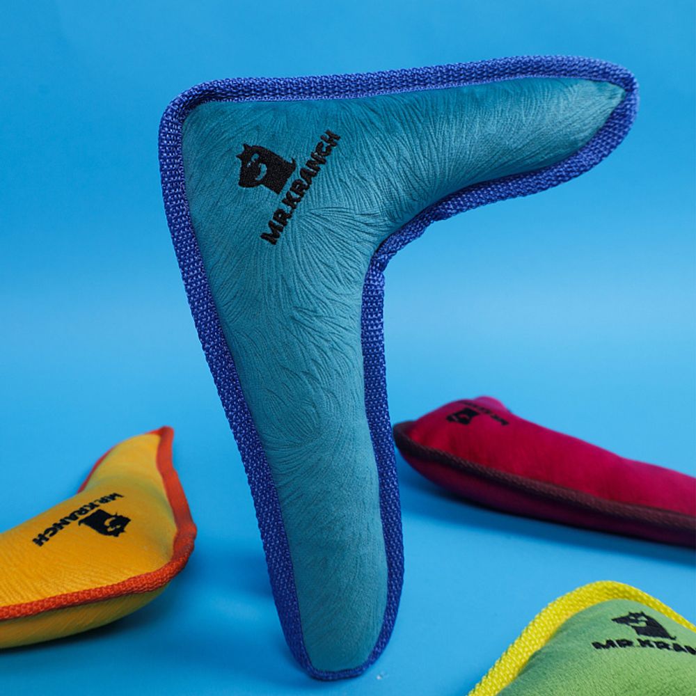 Игрушка Mr.Kranch для собак мелких и средних пород Бумеранг с пищалкой 22х19х4,5см, синий Игрушка Mr.Kranch для собак мелких и средних пород Бумеранг с пищалкой 22х19х4,5см, синий