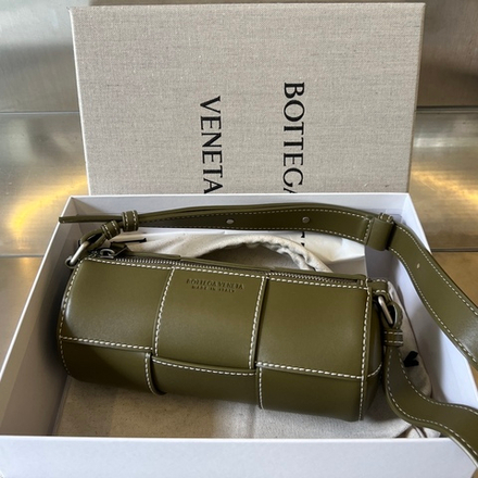 Bottega Veneta Small Canette 21 cm