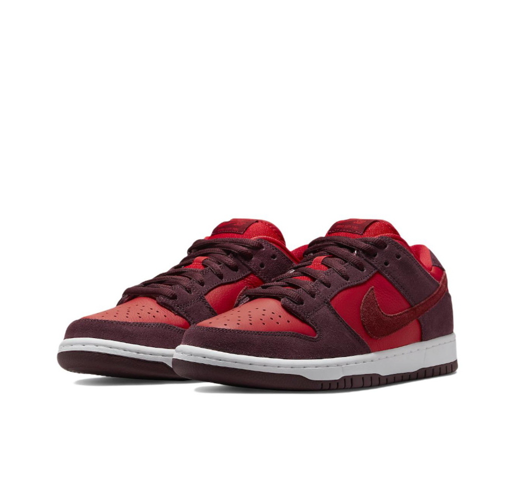 Кроссовки Nike Dunk SB Low 'Cherry' DM0807-600