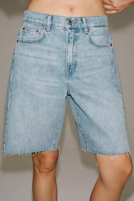 ZARA ДЖИНСОВЫЕ ШОРТЫ RELAXED СО СРЕДНЕЙ ПОСАДКОЙ — ZW COLLECTION, ЛИНЯЛЫЙ СИНИЙ