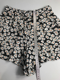 Шорты Topshop вискозные с ромашками, маркировка 36, визуально 42 размер