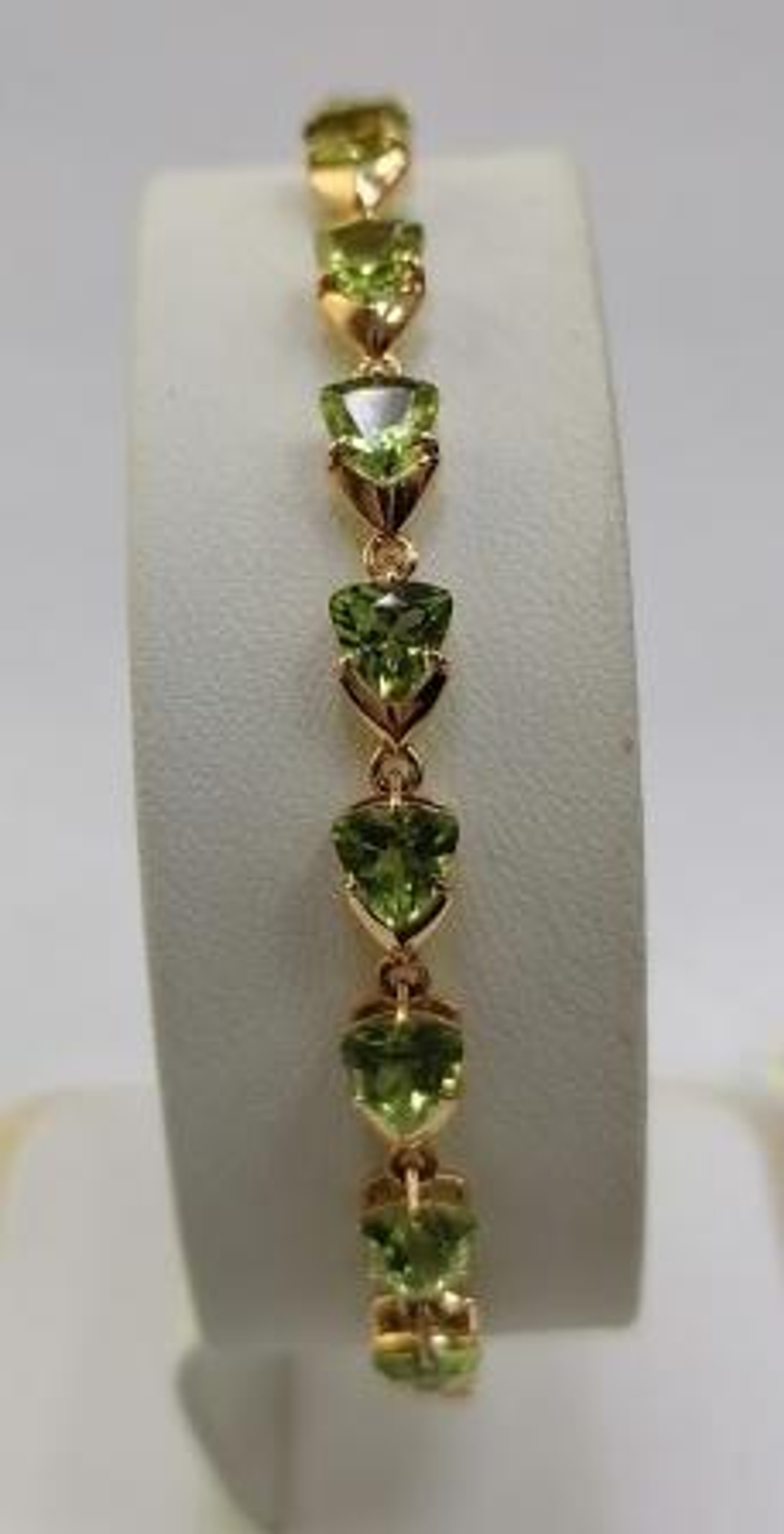 Браслет из золота с хризолитом