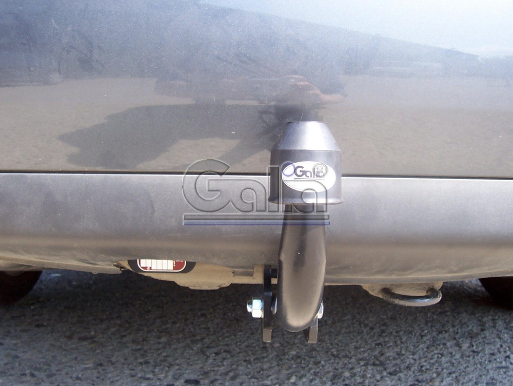 Фаркоп оцинкованный Galia A036A для Audi A4 2000-2007, VW Passat 1996-2005(паспорт и сертификат в комплекте)(без электрики)
