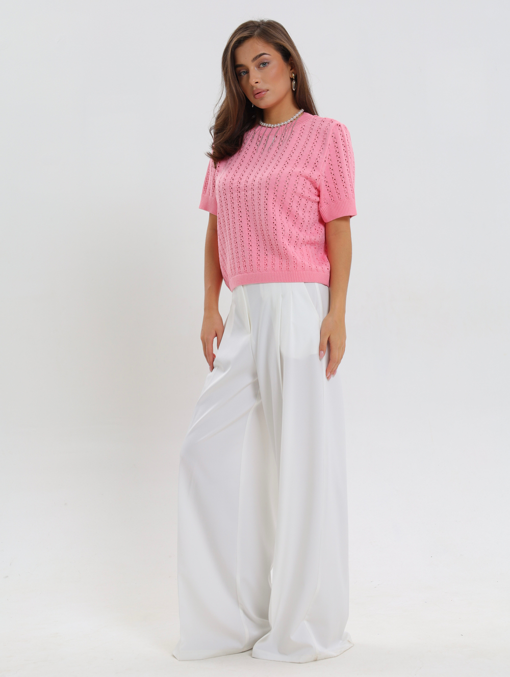 Ажурная футболка с вертикальными полосами