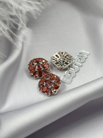 Пуговицы серебристые с красными (оранжевыми) цирконами