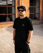 Футболка черная с лого на груди L