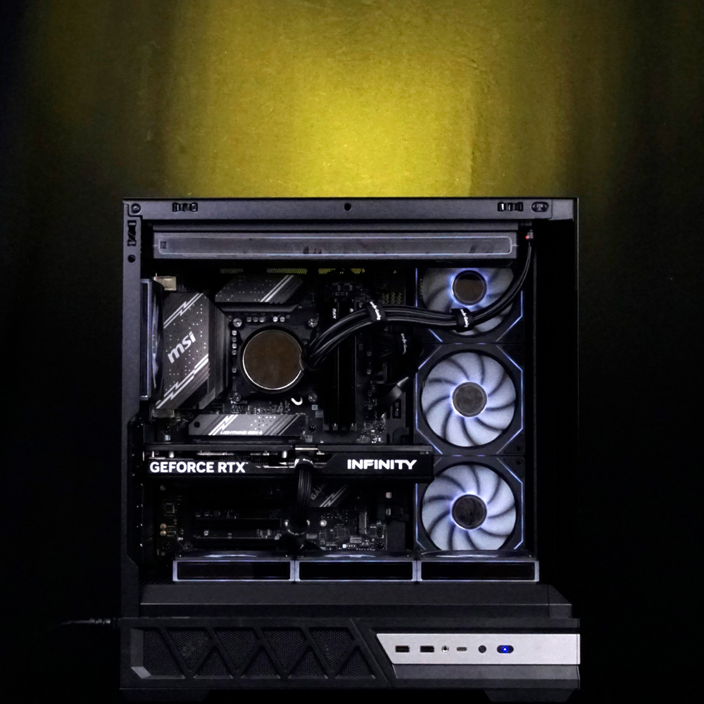 Ryzen 7 9800X3D + RTX 5090 32Gb