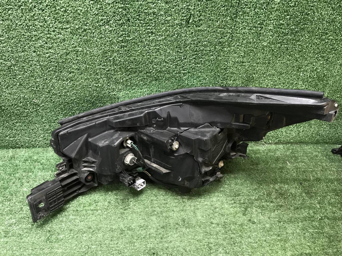 Фара правая Subaru Forester 5 SK (18-21) LED