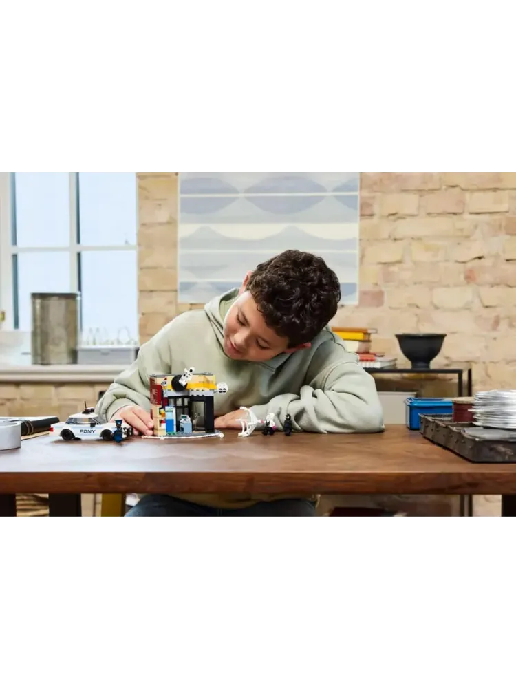 Конструктор Marvel 76311 Майлз Моралес против Пятна